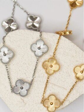 18-inch Elise Flower 316L Stainless Steel Necklaces/Silver or Gold